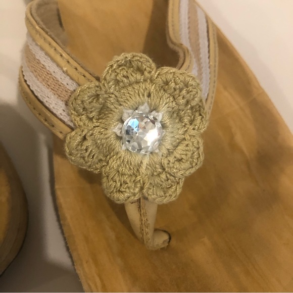 3/$20 Sketchers Flip Flops 🩴 - Picture 5 of 11